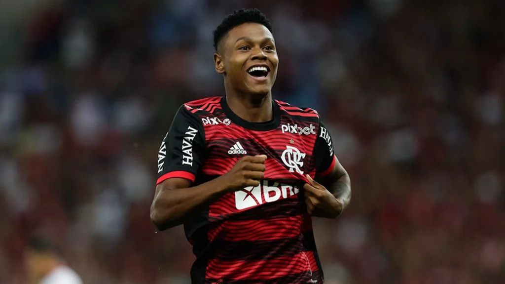 Matheus França celebrating with Flamengo