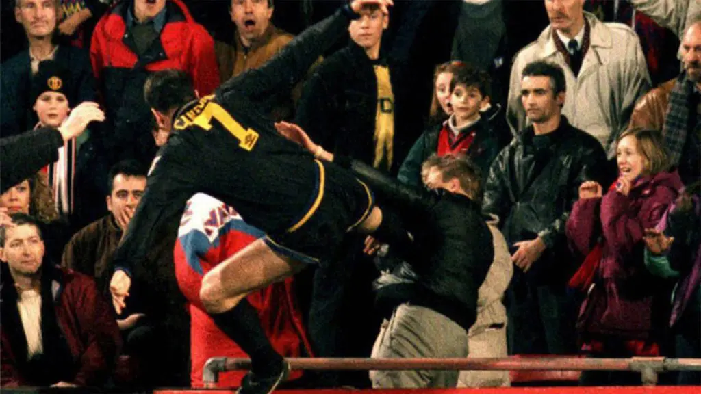Top 10 Craziest Premier League Moments of All Time 16 Cantona's famous Kung-fu Kick