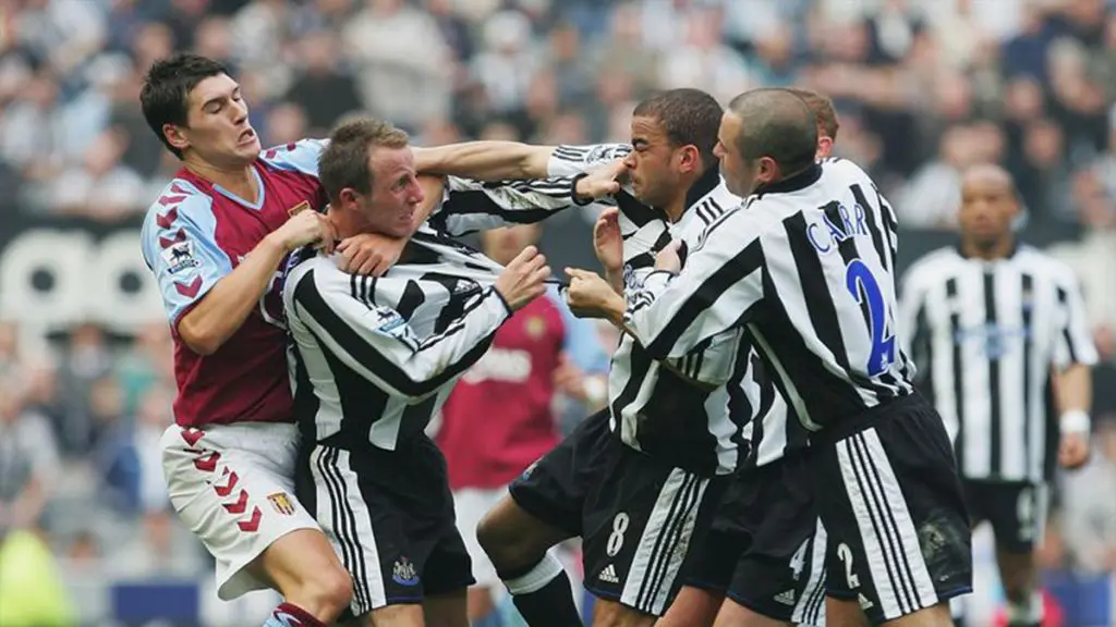 Top 10 Craziest Premier League Moments of All Time 14 Dyer and Bowyer exchange blows