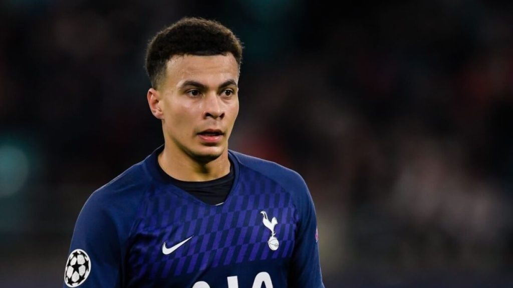 Dele Alli playing for Tottenham Hotspurs.