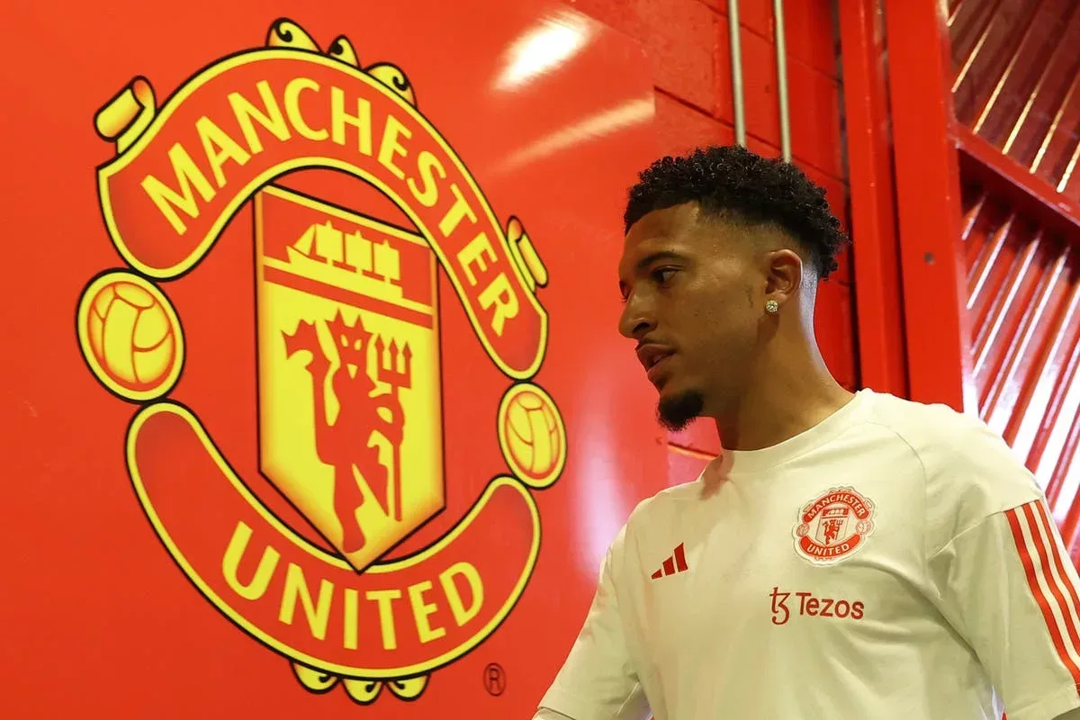 Sancho Man United crest jpg webp webp