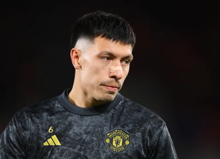 Manchester United Duo Lisandro Martinez & Victor Lindelof Out For A Month Through Injury