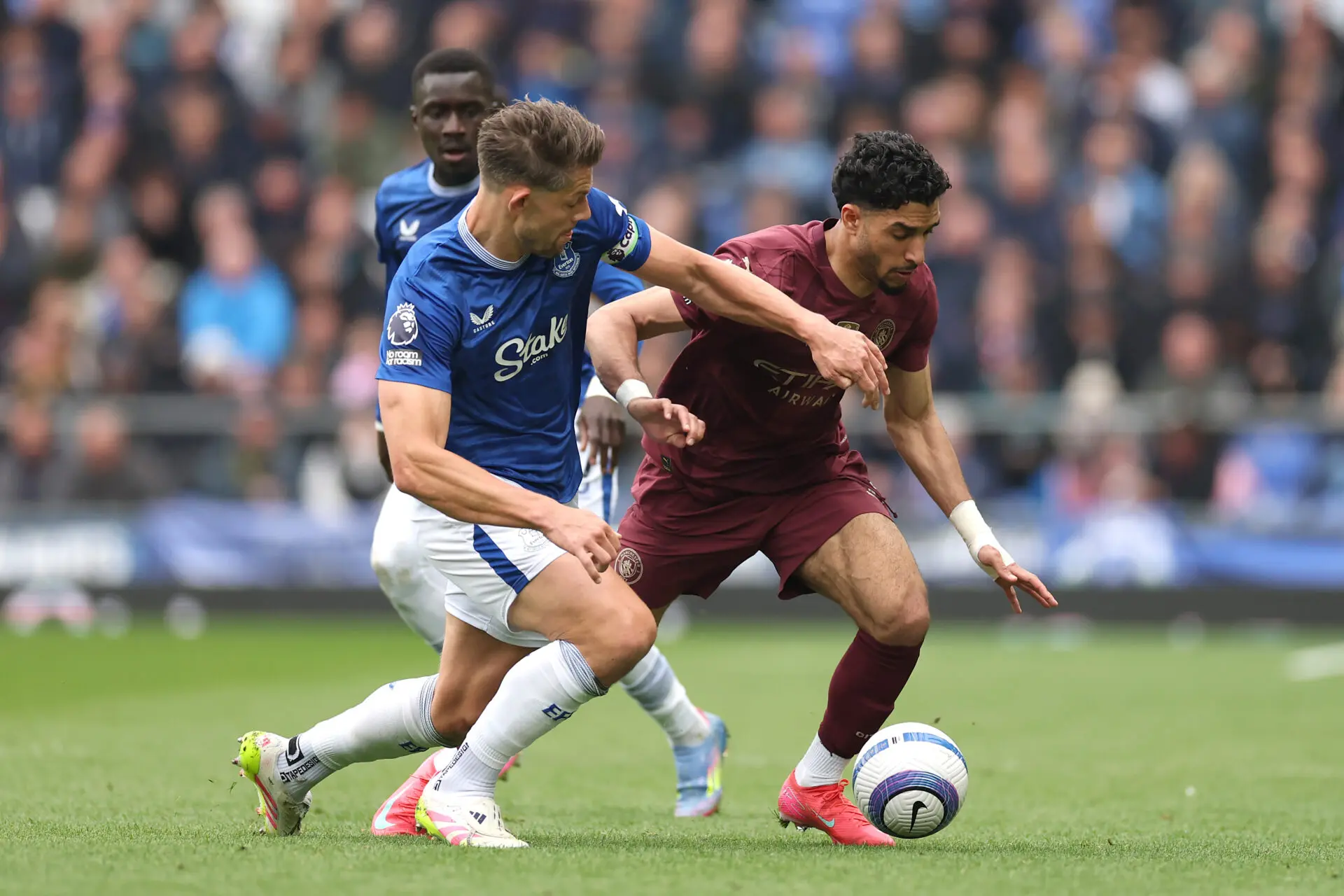 James Tarkowski battling against Omar Marmoush