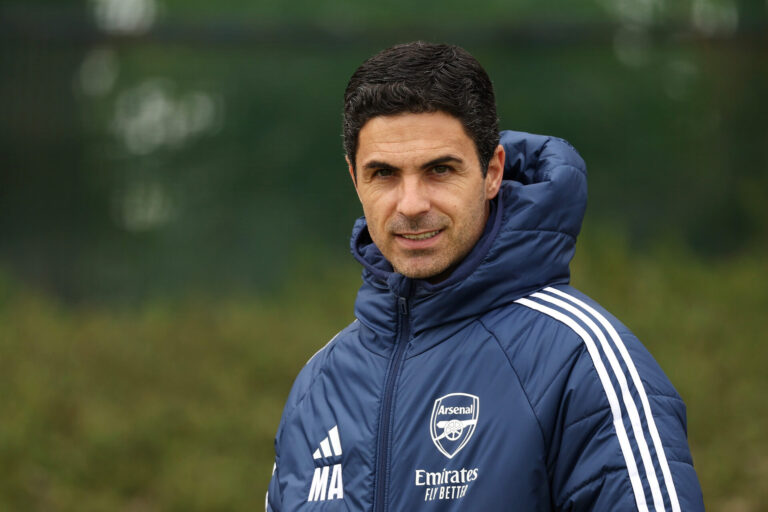 Mikel Arteta overseeing training