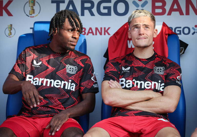 Wirtz and Frimpong sit on bench pre-match