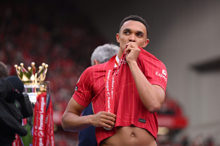 Trent Alexander-Arnold kissing badge of Liverpool