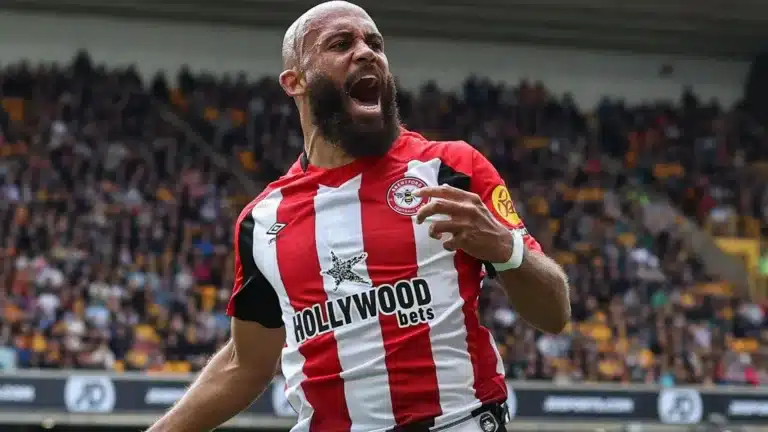 Manchester United need to move fast in transfer market or risk becoming mid-table club