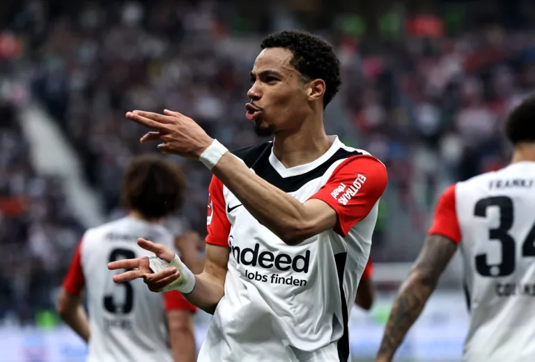 Ekitike vs. Isak: Who Is the Smarter Signing for Liverpool?