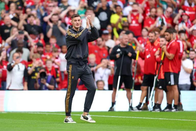 Manchester United vs Arsenal Preview – Premier League 2025-26 | Form, Injuries, Lineups & Prediction