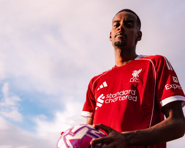 Alexander Isak in Liverpool shirt